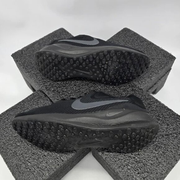 Nike Shoes Women's size 9 - Revolution 7 - black on black in EUC - Picture 3 of 5